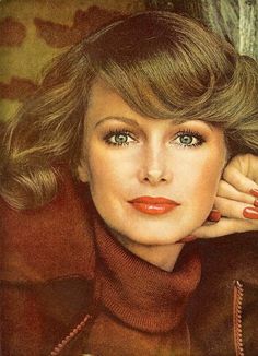 70s Lookbook, 70's Makeup, 1970's Makeup, Karen Graham, 1980's Makeup, Seventeen Magazine Fashion, 1970s Hairstyles, Pale Makeup