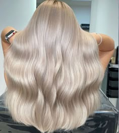 Light Pearl Blonde Hair, Clean Blonde Hair, Light Ashy Blonde Hair, Pearl Blonde Highlights, Pearl Hair Color, Cold Blonde Hair, Blonde Platine, Milky Blonde Hair, Black Roots Blonde Hair