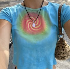 Outfits Urban Outfitters, Urban Outfitters Outfit, Cooler Style, Spiral Tie Dye, Blue Outfits, Tie Dye Crop Top, Hues Of Blue, Spiral Pattern, Trendy Aesthetic