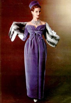 Fashion 1950, Purple Velvet Dress, Fashion 50s, Fifties Fashion, Look Retro, Fashion 1950s, Classy Fashion, Vintage Gowns, Vintage Couture