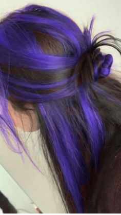 Purple Chunky Highlights, Brunette Braids, Purple Hair Streaks, Heavy Highlights, Simpul Dasi, Dyed Tips, Hair Dye Tips, Hair Spring, Highlights Hair Color