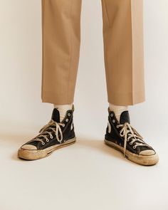 Converse Fashion Mens, Converse 70s Outfit Men, Sirius Remus, Converse Fashion, Dirty Shoes, High Top Sneaker, Converse Sneakers, Stella Mccartney Elyse, Denim Jacket Women