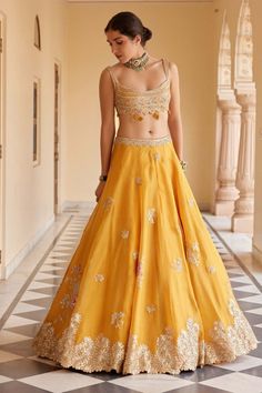 Mehndi Lehnga, Yellow Lengha, Clothe Designs, Dori Embroidery, Chikankari Lehenga, Orange Lehenga, Engagement Lehenga, Haldi Outfits, Character Wardrobe