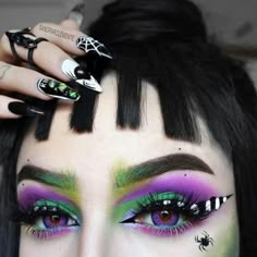 Beetlejuice Makeup, Beetlejuice Costume, Beetlejuice Halloween, Halloween Eye Makeup, Beetle Juice, Halloween Makeup Inspiration, Halloween Eyes, Beetlejuice Beetlejuice, Fun Makeup