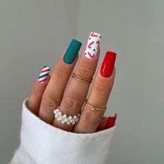 Medium Winter Nails, Winter Nails Ideas, Nail Art Noel, Candy Cane Nails, Square Nail Designs, Nail Design Ideas, Striped Nails