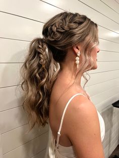 Braided Pony Bridesmaid, Braided Ponytail Bridesmaid Hair, Bridesmaid Up Hairstyles, Ponytail Updos For Wedding, Homecoming Hair Updos Ponytail, Formal Braided Ponytail Hairstyles, Up Hoco Hairstyles, Hoco Updos For Long Hair, Hair Updos Bridesmaid