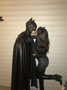 Couples Halloween Costumes: Best Ideas For Extreme Fun! Catwoman Halloween Costume, Batman Halloween, Cute Couples Costumes, Matching Halloween Costumes, Halloween Coustumes, Batman Costume