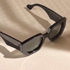 Indie Sunglasses, Class Aesthetic, Sunglasses Gucci, Tone Control, Accesories Jewelry