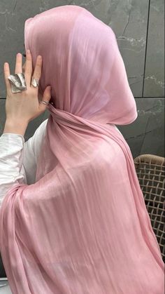 Pleated Scarf, Pink Hijab, Silk Hijab, Women Turban, Muslim Style, Islam Women, Muslim Outfits Casual, Hijabi Style