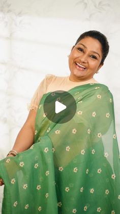 Dolly Jain 🇮🇳 on Instagram: "#SAREELS 414 Many people express their fear of wearing organza, but personally, I wish I could wear organza sarees exclusively. ☘️ It’s a stunning, lightweight fabric that is incredibly easy to drape if you know the right technique.  In this reel I have shown another method for managing the length of the shoulder Palla.  I hope this hack proves helpful to you.  Please let me know in the comments section below and also feel free to share which fabric you would like me to drape next….  Saree @drape_divaa  Blouse @drape_divaa  D’Coat @iambydollyjain" How To Drape Organza Saree, How To Wear Organza Saree, Organza Saree Draping, Easy Saree Draping, Saree Drape, Saree Wearing Styles, Saree Wearing, Saree Draping Styles