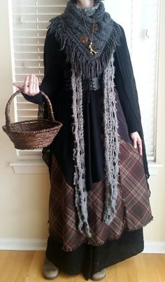 Old Outfits Aesthetic, Ren Faire Outfits Cold Weather, Dark Mori Strega Fashion, Dark Mori Fashion Plus Size, Strega Fashion Plus Size, Gothic Bohemian Fashion, Old Hag Fashion, Mori Style Outfits, Goblin Core Clothes