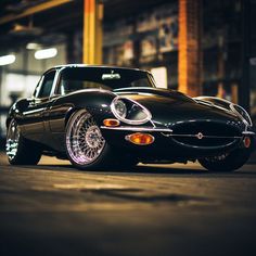 Jaguar E Type Car: Era's Icon E Type Jaguar, Electric Car Concept, Classic Automobiles, Jaguar Models, Luxury Car Interior, Car Camper, Jaguar Xk, Jaguar Car, Jaguar E