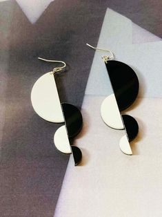 Black Geometric Jewelry, Modern Black Circular Jewelry, Black Retro Earrings, Trendy Black Geometric Earrings, Retro Black Round Earrings, Trendy Black Geometric Jewelry, Modern Black Geometric Earrings, Architectural Earrings, Le Corbusier Architecture