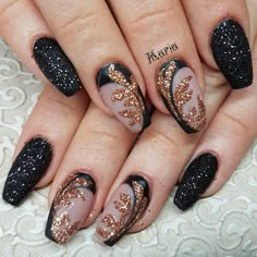 Rose Gold And Black Nails, Gold And Black Nails, Black Nails With Glitter, Coffin Nails Matte, New Nail Art Design, Nail Design Video, Gold Nail, Simple Nail Art Designs, New Nail Art