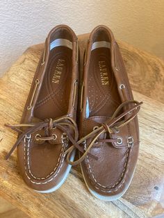 Vintage Brown Boat Shoes by Ralph Lauren.  In excellent used condition- no signs of wear on soles- but dirt is visible (because they are white).  Bellissimo   Size 6.5, women's. Boat Fits, Brown Boat Shoes, Womens Loafers, Womens Boat Shoes, Boat Shoe, Denver Co, Vintage Brown, Loafers For Women, Loafer Shoes