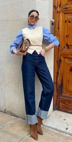 Waistcoat Outfits, Outfit Airport, Retro Sunglasses Women, Outfit Boards, Outfit Aesthetics, Outfit Art, Outfit Blazer, Jeans Trend, Accessories Outfit