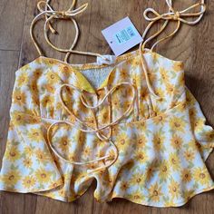 Tie Up Flowy Cropped Tank With Yellow Floral Pattern. Never Worn New With Tags Boutique Blouse Summer Vacation Tops With Lemon Print, Vacation Sleeveless Tops With Lemon Print, Sleeveless Tops With Lemon Print For Vacation, Cute Daisy Print Summer Tops, Summer Daisy Print Top For Day Out, Mustard Floral Print Vacation Tops, Lemon Print Summer Tops, Mustard Floral Print Summer Top, Cute Yellow Summer Tops