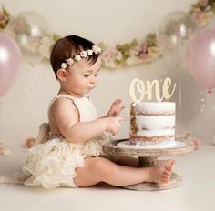 Cake Photoshoot, Bohemian Princess, Baby Birthday Photoshoot, 1st Birthday Girl Decorations, 1st Birthday Party For Girls, Idee Babyshower, Smash Cake Girl, Baby Cake Smash, 1st Birthday Pictures