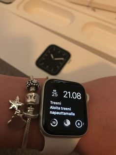 Apple Watch Pandora Bracelet, Apple Watch Series 7 Aesthetic, Pandora Bracelet And Apple Watch, Apple Watch Y Pandora, Pandora And Apple Watch, Silver Apple Watch Aesthetic, Pandora Y Apple Watch, Pandora Bracelet With Watch, Pandora Bracelet With Apple Watch