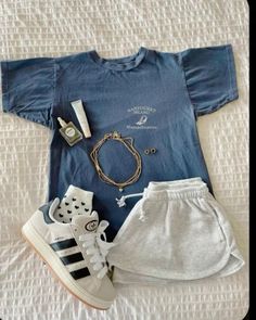 Cute Sweat Shorts Outfit, Comfy Outfit Ideas Summer, Church Outfit Inspo Summer, Brandy Melville Sweat Shorts, Outfit Ideas Campus 00, Cute Outfits Brandy Melville, Brandy Outfit Ideas, Adidas Campus 00 Outfit, Comfy Summer Shorts