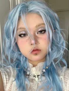 White Hair With Blue Highlights, Shark Hair, Silver And Blue Hair, Blue And White Hair, Ice Blue Hair, Blue Hair Highlights, Ocean Hair, Bleached Eyebrows, Light Blue Hair