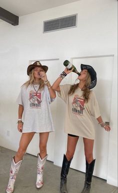 Country Concert Outfits 2023, Country Concert Outfit Ideas 2023, Country Music Fest Outfits, Western Music Festival Outfit, Concert Outfits Jeans, Country Music Concert Outfit Summer, Country Concert Photo Ideas, Nashville Going Out Outfits, Country Jam Outfits