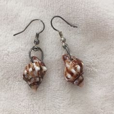 Seashell Earrings. Perfect Condition. Never Worn. Lightweight. 1.5” Long. Mermaid Core Earrings, Shark Teeth Earrings, Jewelry With Seashells, She’ll Earrings, Coco Calypso, Seashell Jewelry Diy, Shells Craft, Crazy Earrings, Material Gworl