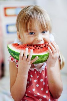 Watermelon Images, Colorful Recipes, Summer Fun Ideas, Eating Watermelon, Aesthetic Health, Health Aesthetic, Fruits Photos, Recipes Summer, Baby Eating