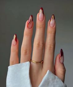 Simple Nails With Gold Accent, Softgel Nail Extension Design, Rave Nails, Red And Gold Nails, Hard Gel Nails, Gold Nail Designs, Wow Nails, Manicure Nail Designs, White Acrylic Nails