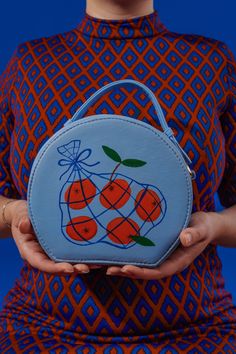 Have you ever seen a more perfect summer bag? I didn't think so. Whether you are a clementine lover or just a lover of bagged fruit... this is the perfect bag for YOU! The purse comes with a leather crossbody strap. All handbags are painted to order. Fun Facts: -All purses are hand-painted and designed by artist Bárbara Miñarro. -Purses are ethically handmade in small batches in Leon, Guanajuato, by a family of artisans. -Purses are made out of leather, which is locally sourced in Leon, Guanajua Orange Top Handle Shoulder Bag Gift, Painting On Leather Bags, Handbag Painting, Purse Painting, Fun Purses, Painted Leather Purse, Leather Painting, Accessory Wall, Hand Painted Leather Bag