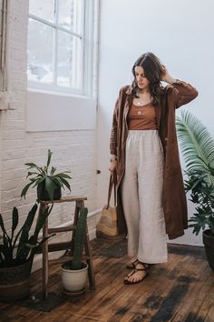 Minimalist Boho Fashion, How To Style Linen Pants, Linen Pants Outfit, Look Boho Chic, Leg Pants Outfit, Estilo Hippie, Mode Boho, Wide Leg Linen Pants, Instagram Look