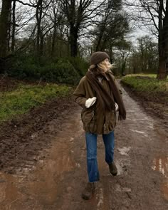 SHOPPING • Instagram Barbour Jacket Women Outfit, Scotland Outfit, Blundstone Outfit, Barbour Jacket Women, Countryside Outfit, Walk Outfit, Countryside Fashion, Rachel Stevens, Barbour Wax