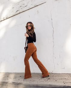 70s Modern Fashion, Palette Wardrobe, Pnw Style, Brown Flares, Thrift Inspo, Outfits 70s, Cozy Outfits, 70s Inspired Fashion