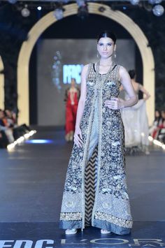 sana safinaz bridal collection 2014 - Google Search Sana Safinaz Bridal, Eastern Fashion, Bridal Couture Week, Sana Safinaz, Dresses 2013, Couture Week, Bridal Couture, Fashion Shows