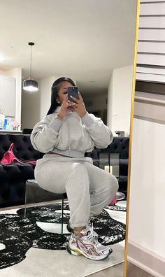 Two Piece Sweat Suit Outfit, Cute Winter Fits, Sweat Suits Outfits, Suits Outfits, Outfit Baddie, Sweat Suits, Suit Outfit, Fitness Wear Outfits, Sweat Suit