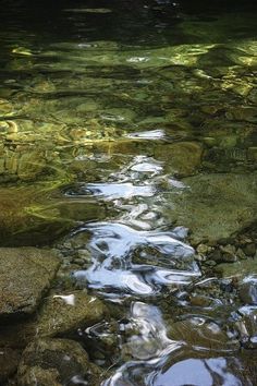 water flowing over rocks in the middle of a river