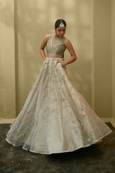 Simple Lehenga, Indian Outfits Lehenga, Shimmer Fabric, Lehenga Designs Simple, Traditional Indian Dress, Wedding Blouse Designs, Indian Dresses Traditional, Traditional Indian Outfits, Wedding Blouse