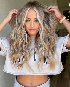 Blonde Hair Color Ideas 2022 Fall, Blonde Highlight Hair Ideas, Brown Hair With A Lot Of Blonde, Demintional Blonde, Brown Hair Bright Blonde Highlights, Blonde Hair With Dirty Blonde Roots, Blonde Highlights On Dirty Blonde Hair With Money Piece, Summer 2023 Blonde Hair Trends, Blonde With Dark Dimension