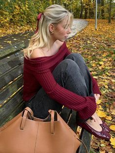 Inexpensive Clothes, Mode Hippie, Skandinavian Fashion, Casual Chique, Autumn Fits, Looks Street Style, Off Shoulder Sweater