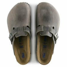 The BIRKENSTOCK Boston is a veritable classic that can easily be worn all year round. The Boston has a legendary status thanks to its sophisticated, individual design. With its additional foam layer, the soft footbed offers extra comfort and pampers feet – all day long. The upper is made from extra thick, oiled nubuck leather with an open-selvage finish. Anatomically shaped cork-latex footbed Upper: oiled nubuck leather Footbed lining: suede Sole: EVA Details: a single strap with an individually Birkenstock Boston Soft Footbed, Boston Soft Footbed, Birkenstock Men, Mens Boots Casual, Birkenstock Boston, Birkenstock Boston Clog, Leather Clogs, Birkenstock Shoes, Clogs Shoes