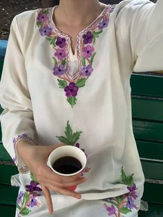 Kashmiri Kurti, Paint Suit Design For Women, Mirror Work Kurti Design, Suit Designs Indian Style, Winter Inspo Outfits, Kashmiri Suits, Mirror Work Kurti, Patiala Suit Designs, Pretty Dresses Casual