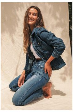 Denim Jacket Outfit Winter, Oversized Denim Jacket Outfit, Fashion Photography Poses, Oversized Denim Jacket, Jacket Outfit