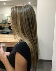 Highlights Brown Hair Balayage, Rambut Brunette, Blonde Highlights On Dark Hair, Brown Hair Looks, Brown Hair Inspo, Brunette Hair With Highlights, Hair Streaks, Dark Hair With Highlights