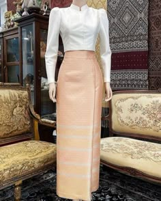 Kain Songket Style, Thai Outfits Modern, Kebaya Thailand, Burmese Clothing, Traditional Dresses Designs