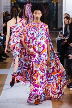 leonard paris - fall 2019 ready-to-wear Leonard Paris, Spring Fashion Chic, Runway Trends, Print Trends, Colorful Fashion