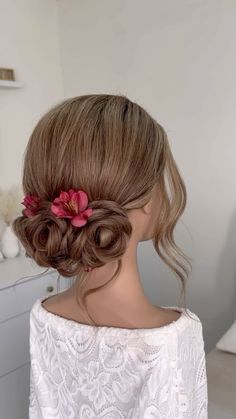 Sandra Monzon-Atlanta Ga Bridal Hairstylist | Flower bun hair tutorial 🌸 @sandimonzon #sandimonzon #windergahairstylist #flowerbraid #daculagahairstylist #easyhairstyles | Instagram Mannequin Hair, Flower Bun, Atlanta Wedding Venues, Flower Braids, Hair Bun Tutorial