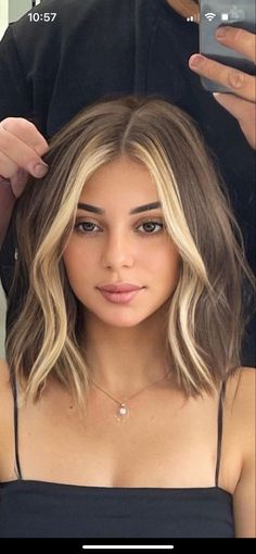 Short Balayage Hair Money Piece, Oval Face Lob Haircut, Short Hair Collarbone, Hair At Collar Bone, Hair Color Ideas Face Framing, Short Hairstyle Women Collar Bone, Long Bob With Extensions For Volume, Lob Collar Bone Length, One Length Collar Bone Hair