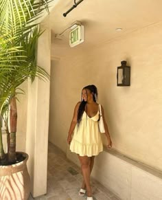 Casual Sun Dresses, Cute Black Summer Outfits, Tropical Brunch Outfit, Europe Summer Outfits Black Women, Italy Black Women, Black Women Beach Outfits, Mexico Vacation Outfits Black Women, Girly Summer Outfits Black Women, Modest Vacay Outfits