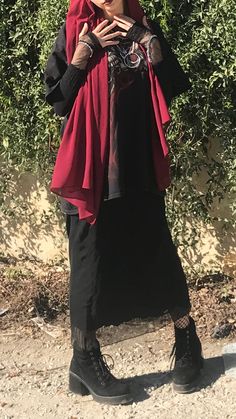 Punk Hijabi, Pagan Veiling, Outfits Alt, Red Ranger, Alt Goth, Ladies Day Dresses, Modest Fits, Hijabi Style, Fashion Vocabulary