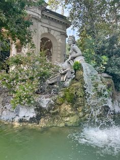 there is a fountain with a statue on it